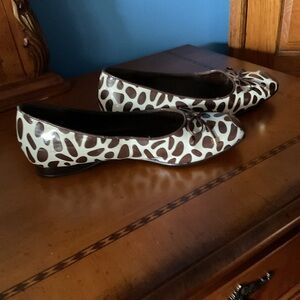 Elegant Women's Animal Print Flats